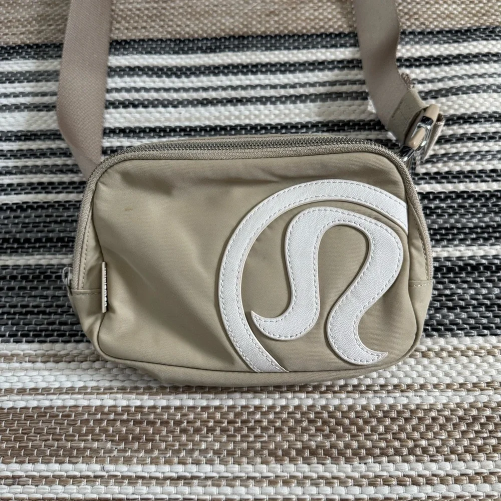 Lululemon‎ Everywhere Belt Bag Fanny Pack Logo Tan